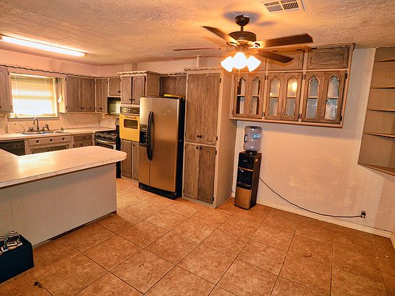 Kitchen/ dining room