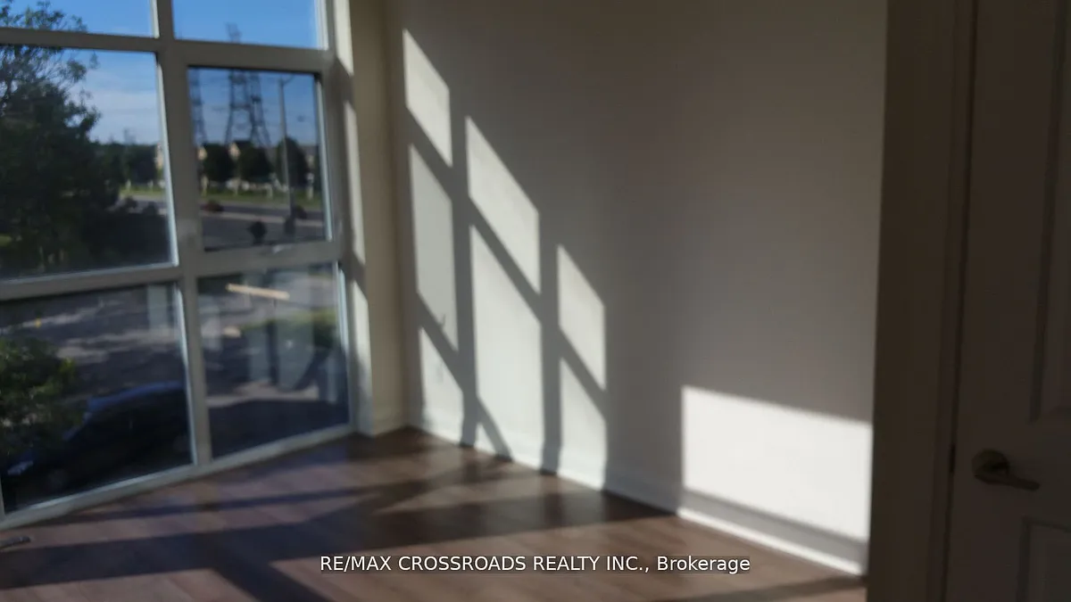 Building Photo - 8763 Bayview Ave #207