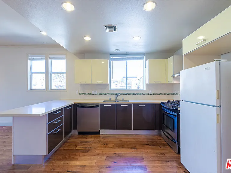 848 Irolo St #308 — Photo 10