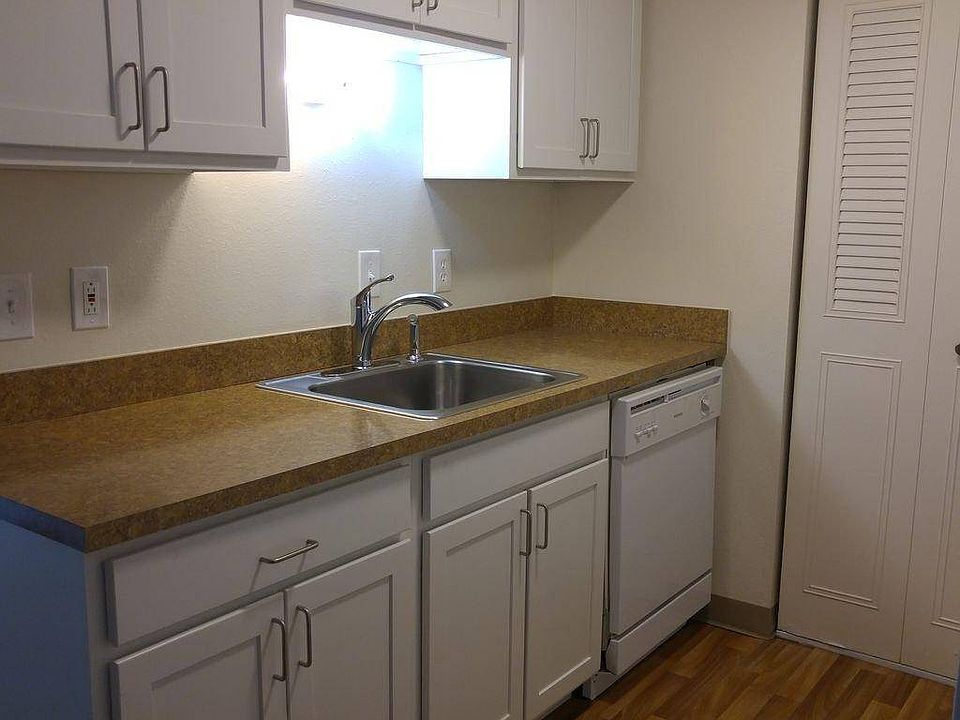 1 Bedroom - Kitchen 1 Bedroom - Kitchen