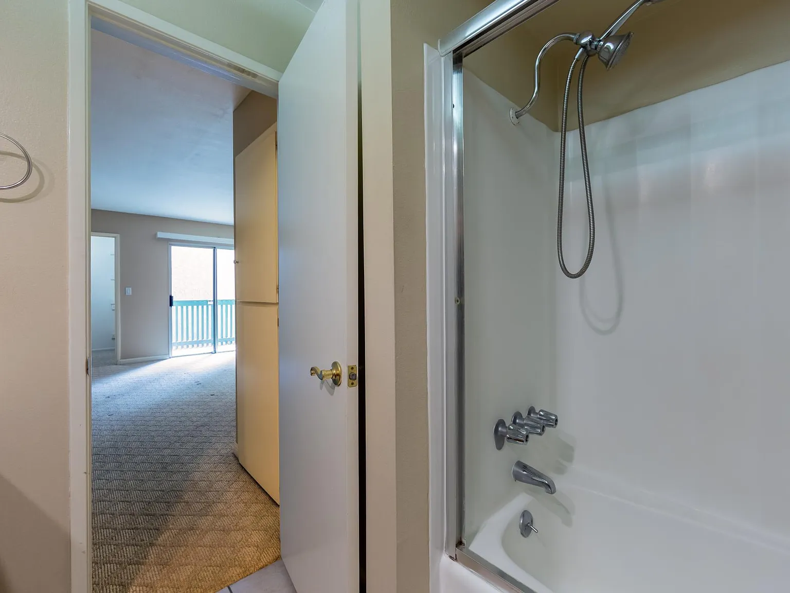 2 bed, 1028 sqft, $3,400 — Photo 4