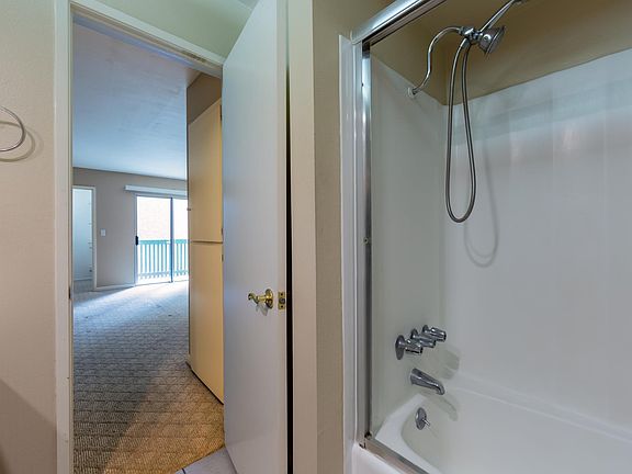 4th image of 564 N Bellflower Blvd Unit 211