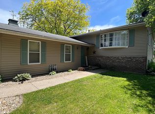 648 Alamo Dr, Freeport, IL 61032