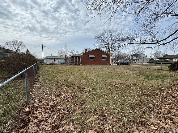 5th image of 47166 Roland St