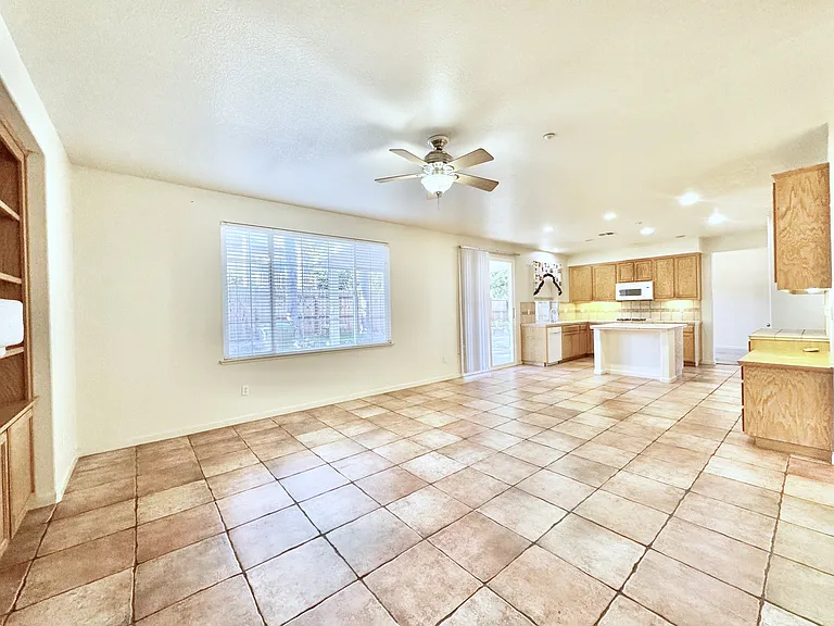 1207 Silverton Way — Photo 10