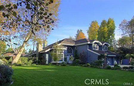 4 bed, 3.5 bath, 4576 sqft, $9,980 — Photo 2