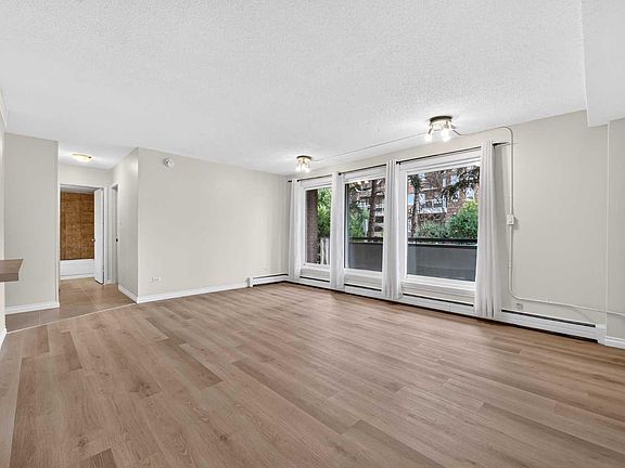 4th image of 903 19th Ave SW #103