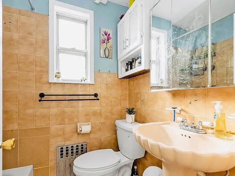 245-24 77th Cres #2 — Photo 3