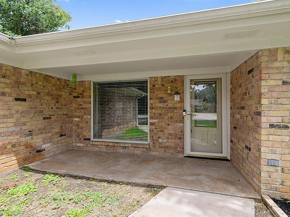 3rd image of 609 Sandlin Dr