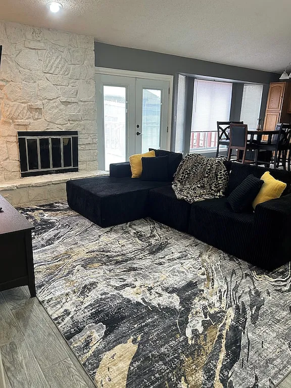 3 bed, 1405 sqft, $2,800 — Photo 1