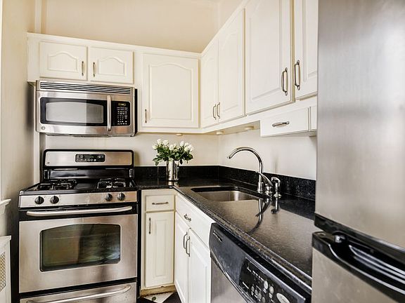 4th image of 351 E 57th St #16A
