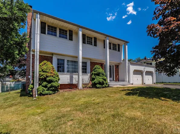 104 Grandview Ave W, Edison, NJ 08837