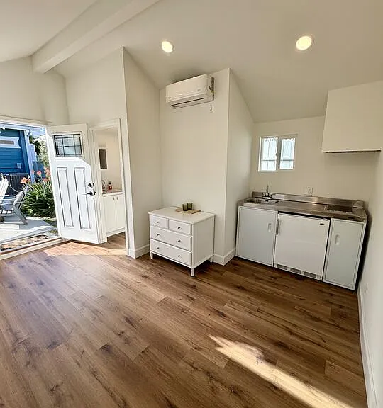 3826 S Harvard Blvd — Photo 4