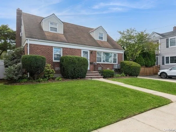 311 Horton Highway, Mineola, NY 11501