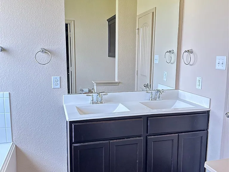 5202 Lilac Hollow Ln — Photo 17