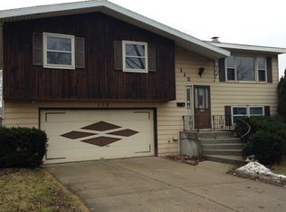 112 W Streamwood Blvd, Streamwood, IL 60107