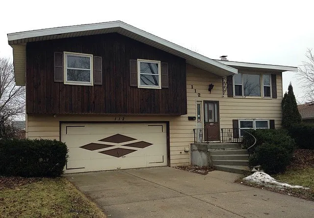 112 W Streamwood Blvd photo 1