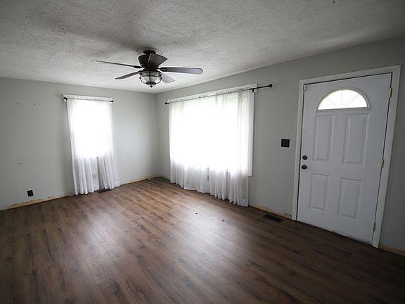 3rd image of 184 Maple Dr