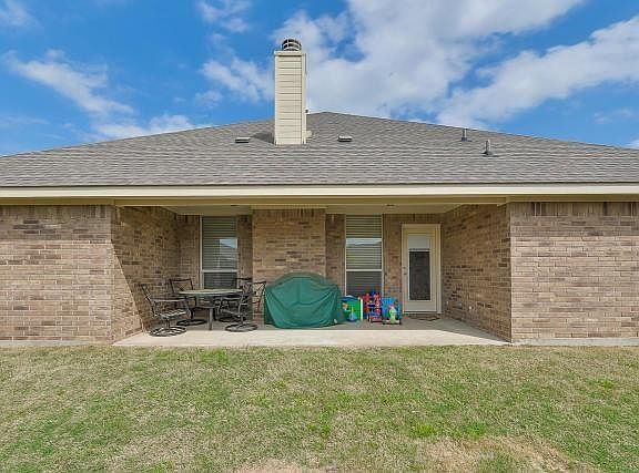 2nd image of 724 Alexandria Ln