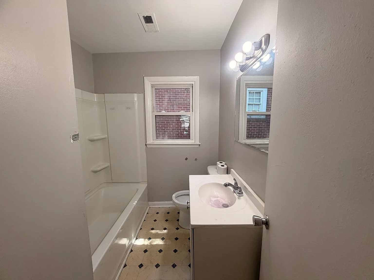 2 bed, 864 sqft, $1,450 — Photo 2