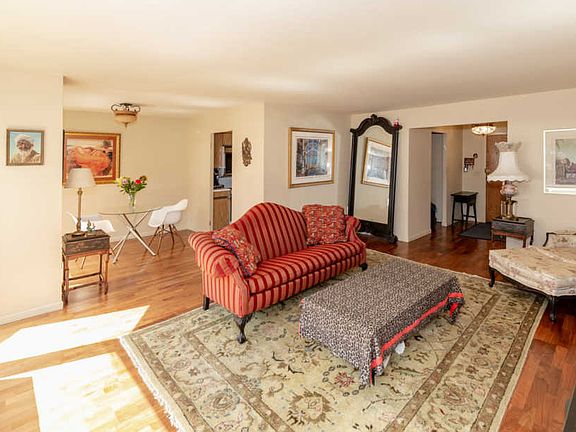 3rd image of 50 E Bellevue Pl APT 1003