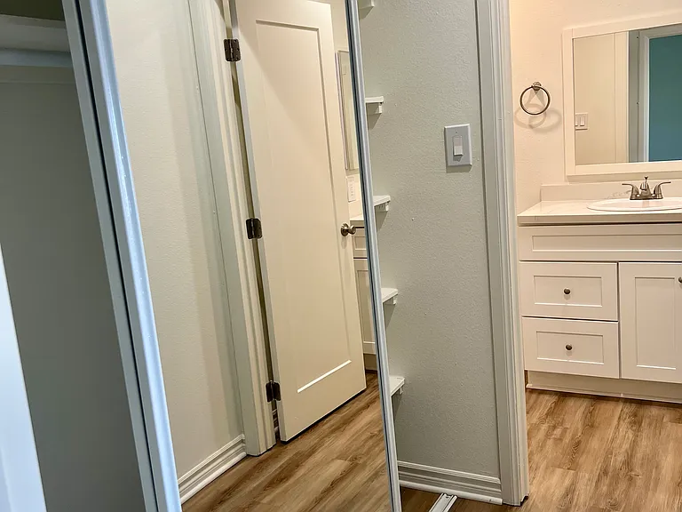 Sunrise Apartments — Photo 14