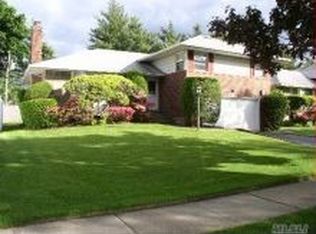 47 Bellwood Dr, New Hyde Park, NY 11040