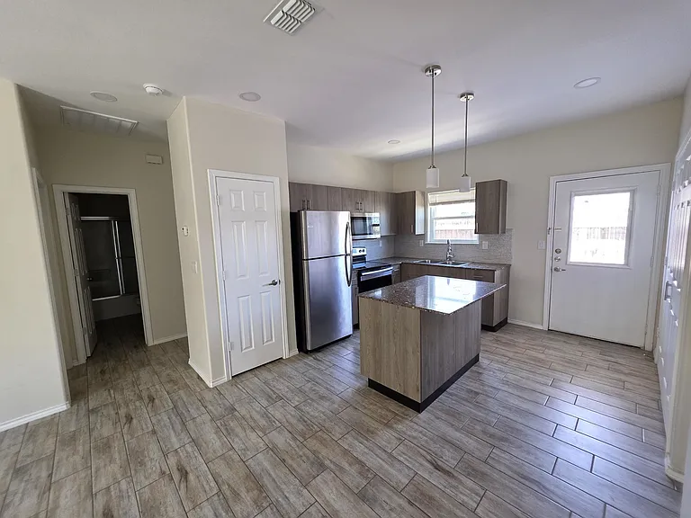 5005 N Hiawatha Dr #1 — Photo 4
