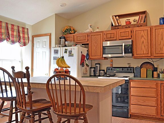 5th image of 233 Valleybrook Cir