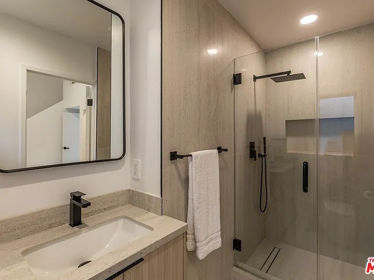 624 N Beverly Dr — Photo 28