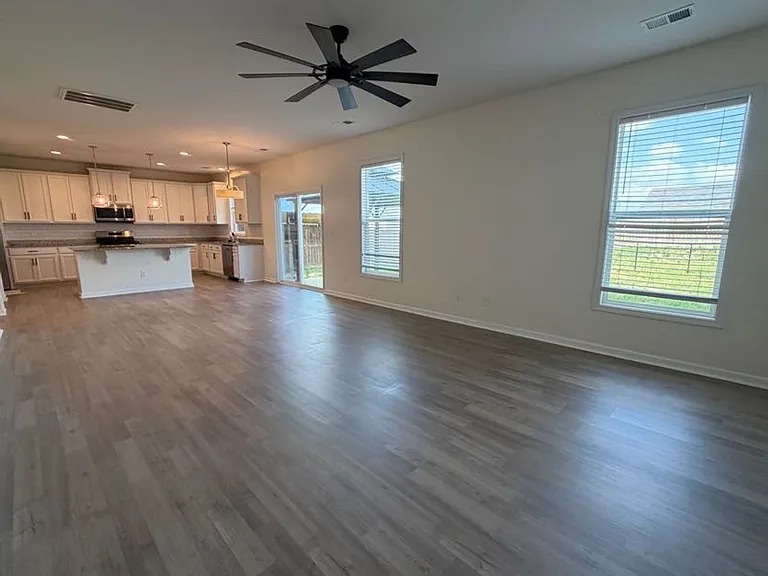 1097 Sapphire Dr — Photo 6