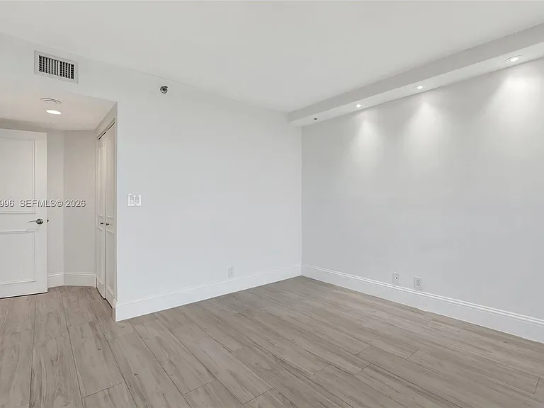 1000 Island Blvd #707 — Photo 41