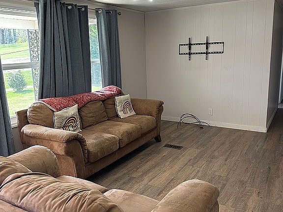4th image of 188 Wiggins Rd