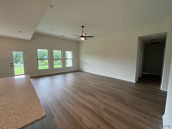 3rd image of 172 Pond Dr