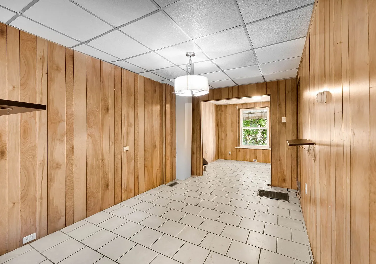 Charming 2-Bedroom Home with Private Backyard in Allentown — Photo 3