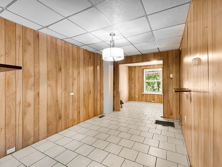 622.5 N Silk St — Photo 5