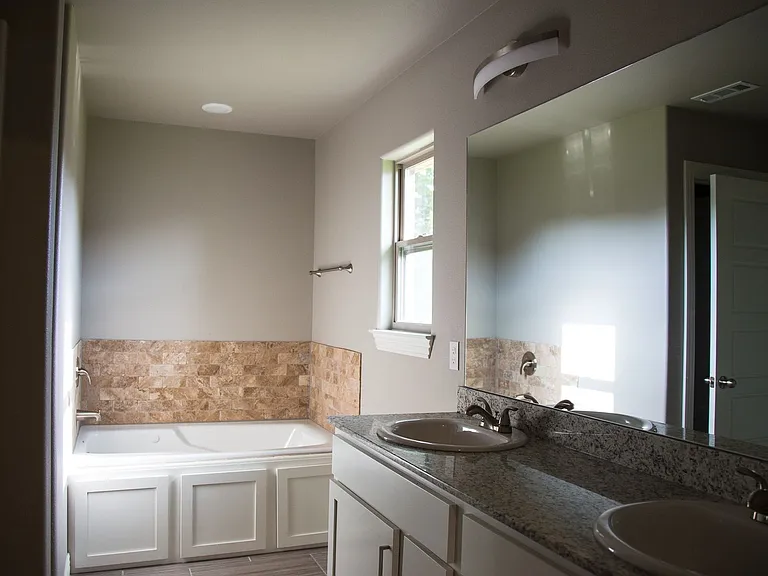 806 SW Cabriolet St — Photo 8