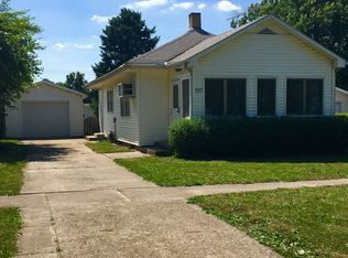 917 N 10th St, Mattoon, IL 61938