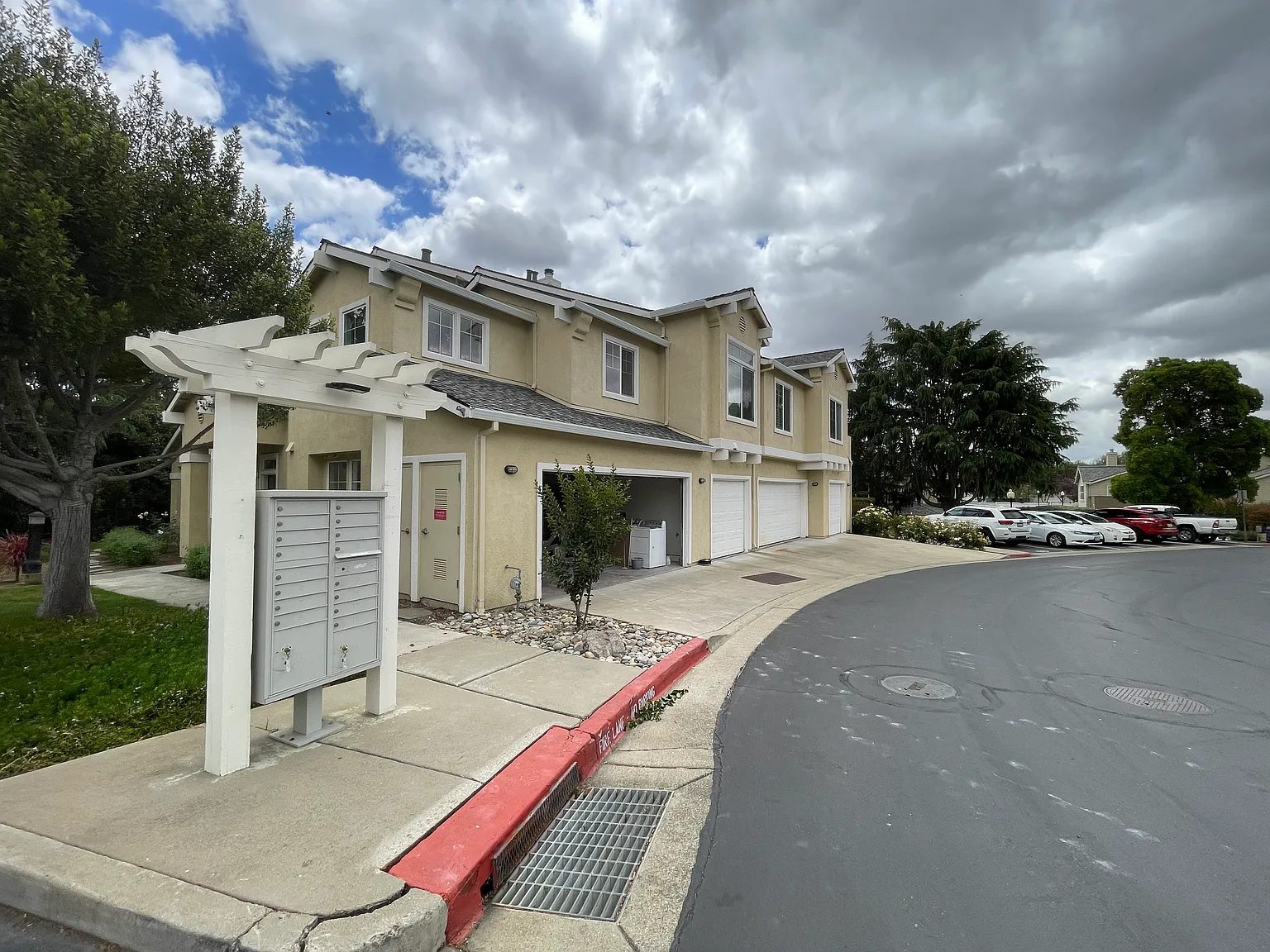 3 bed, 2.5 bath, 1322 sqft, $3,500 — Photo 3