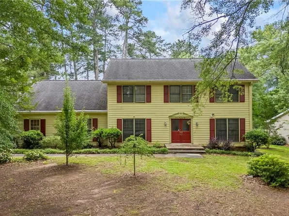705 Clubhouse Dr SE, Conyers, GA 30094