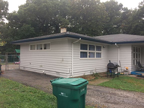 3rd image of 1021 E 61st Pl