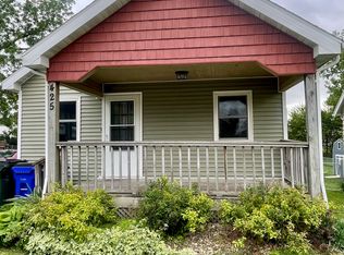 425 35th St NE, Cedar Rapids, IA 52402