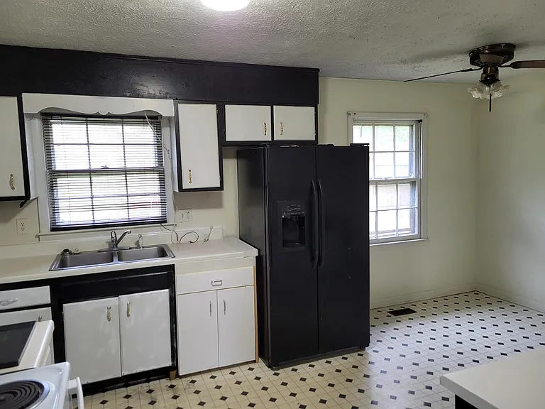 6811 Radial Dr — Photo 8