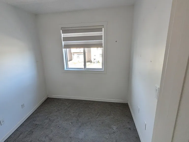 61 Silverton Glen Gate SW — Photo 17
