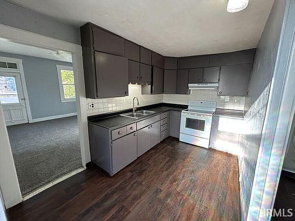 4th image of 2923 Mount Vernon Ave