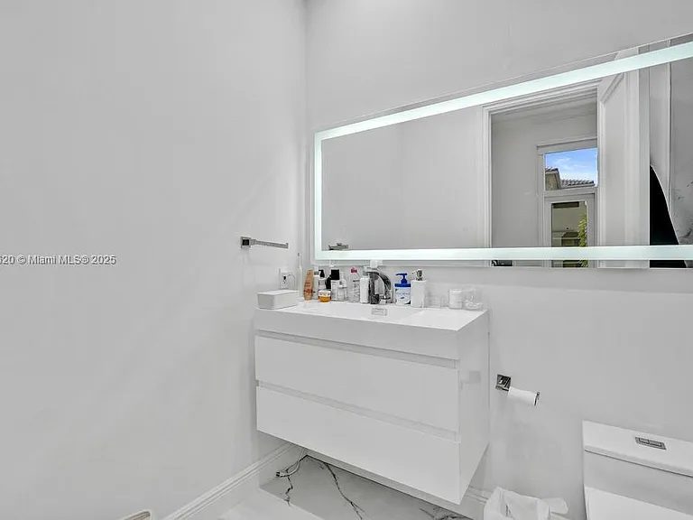 1516 Island Blvd — Photo 50