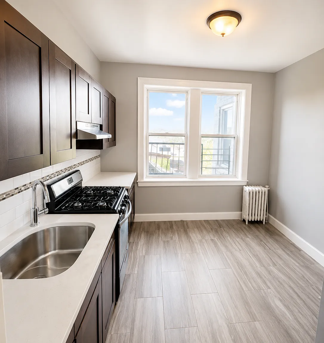 3 bed, 750 sqft, $2,100 — Photo 1