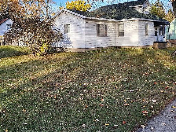 3rd image of 220 Wellington St