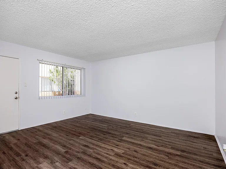 Eucalyptus Apartments — Photo 6