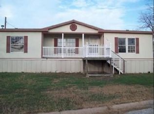 100 Field St, Luling, TX 78648